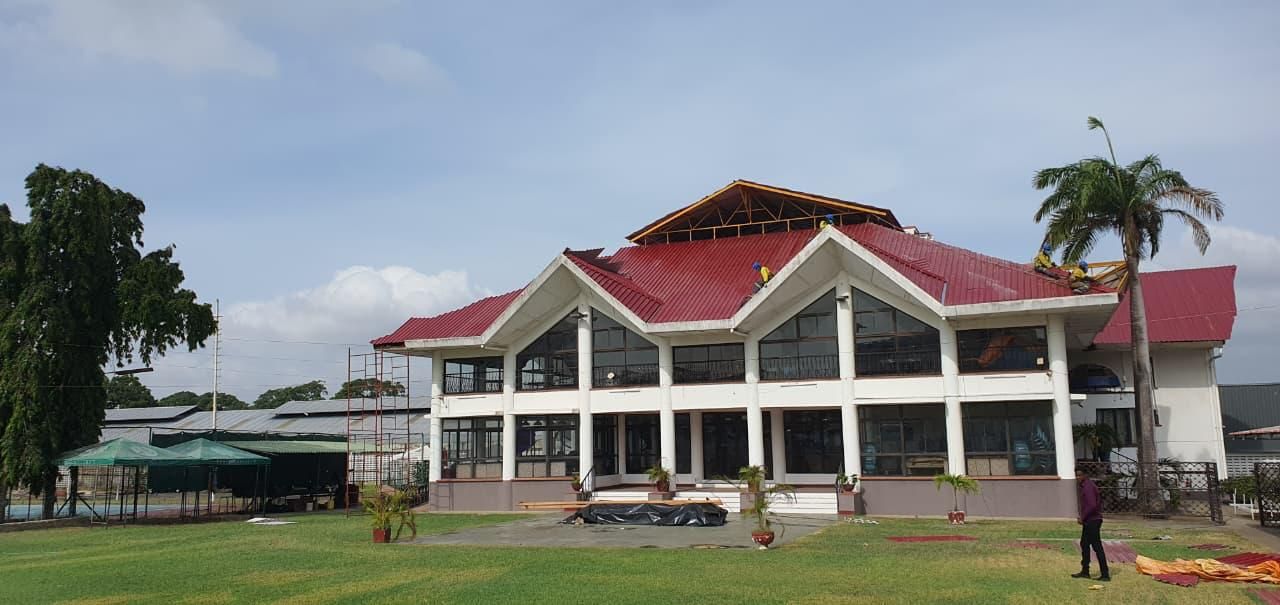 Red Muwi SRT roof on a clubhouse