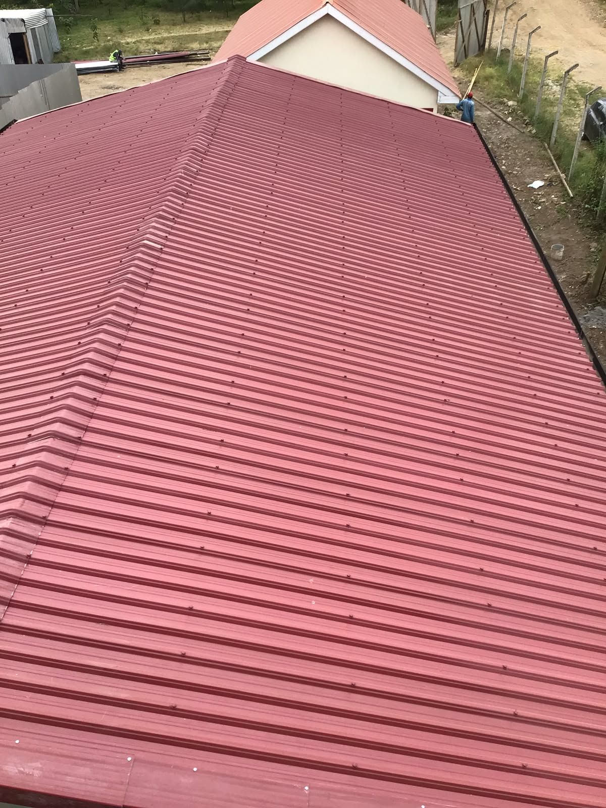Red Muwi SRT roof on a new home